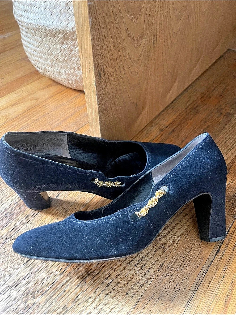 BULLOCK’S WILSHIRE Vintage Suede Heels
